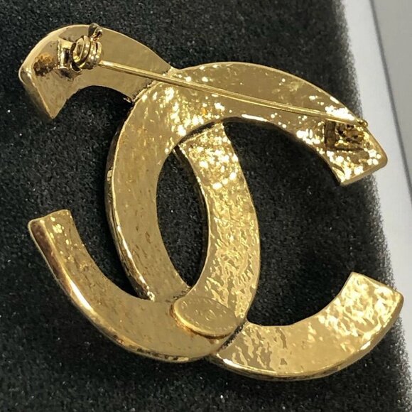 CHANEL CC Logo Vintage Brooch Gold Tone Pin 94P Auth - Picture 10 of 16